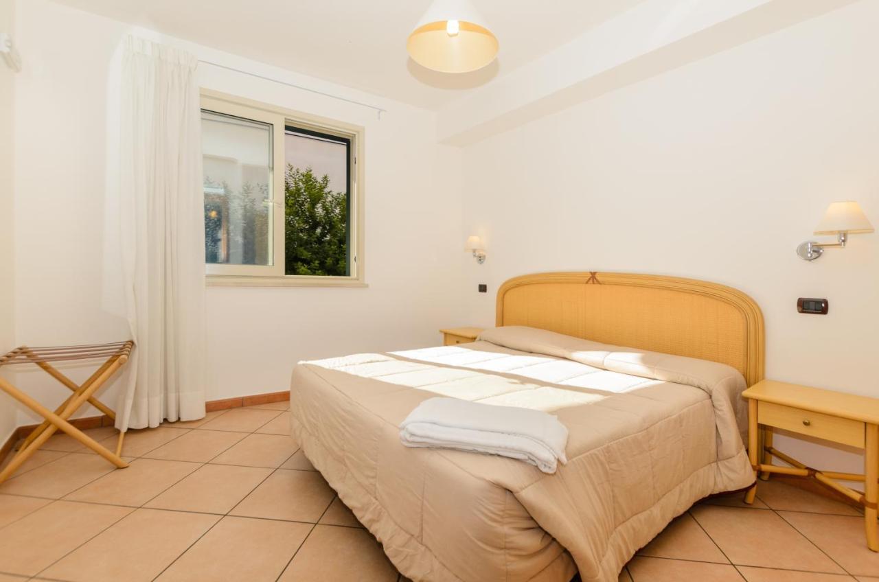 Le Tartarughe Aparthotel Letojanni Exterior foto
